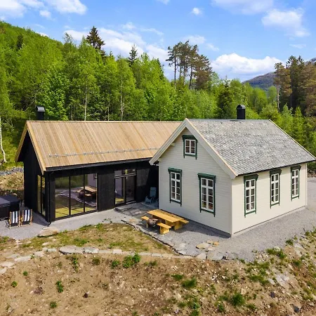 Vakantiehuis Old Modernised School And - Jacuzzi