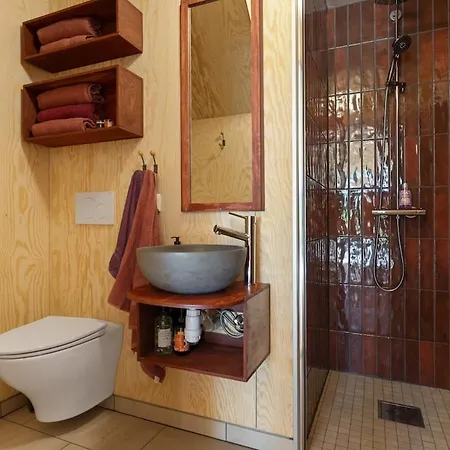 Old Modernised School And - Jacuzzi Vakantiehuis *