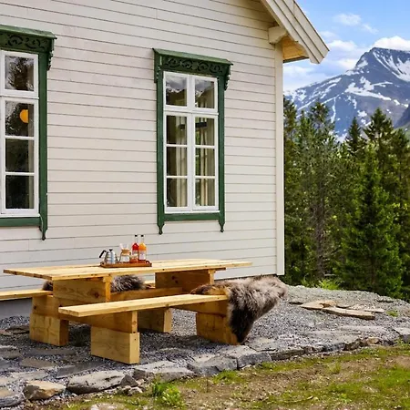 Vakantiehuis Old Modernised School And - Jacuzzi Stordal