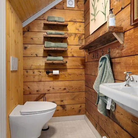 Vakantiehuis Old Modernised School And - Jacuzzi Stordal
